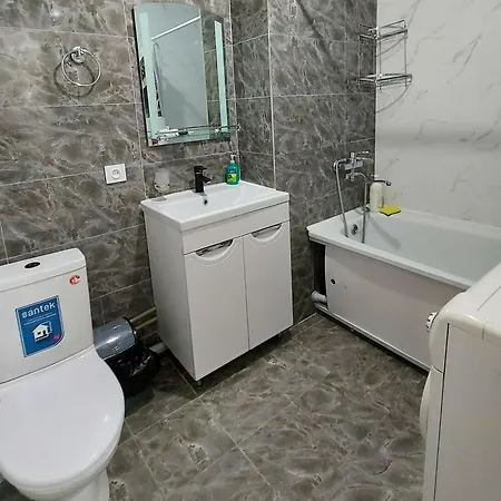 1-Комн Улучшенная Квартира Almaty Exterior photo