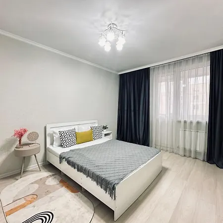 1-Комн Улучшенная Квартира Almaty Exterior photo